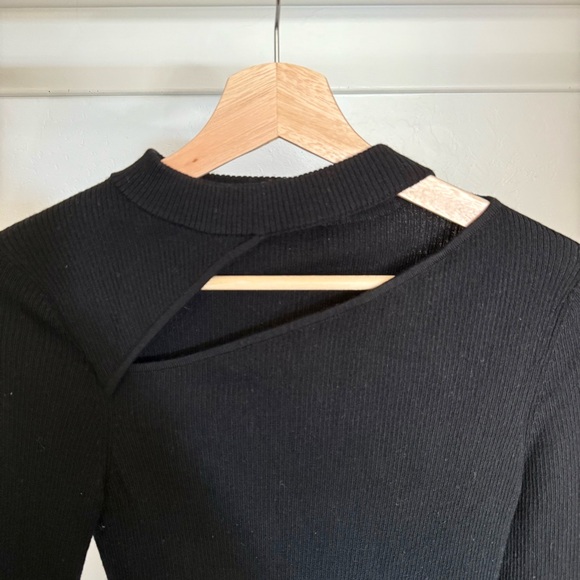 RoseLingLing black ribbed cutout design wool sweater - Picture 3 of 7